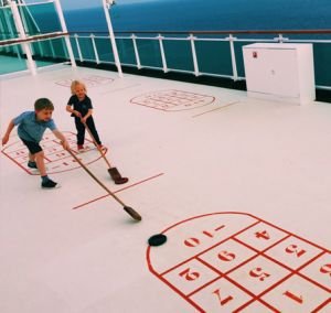 Globalmouse Travels shuffleboard