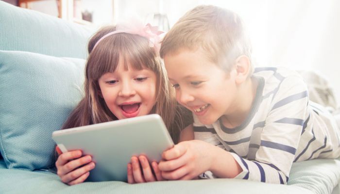 Children on tablet